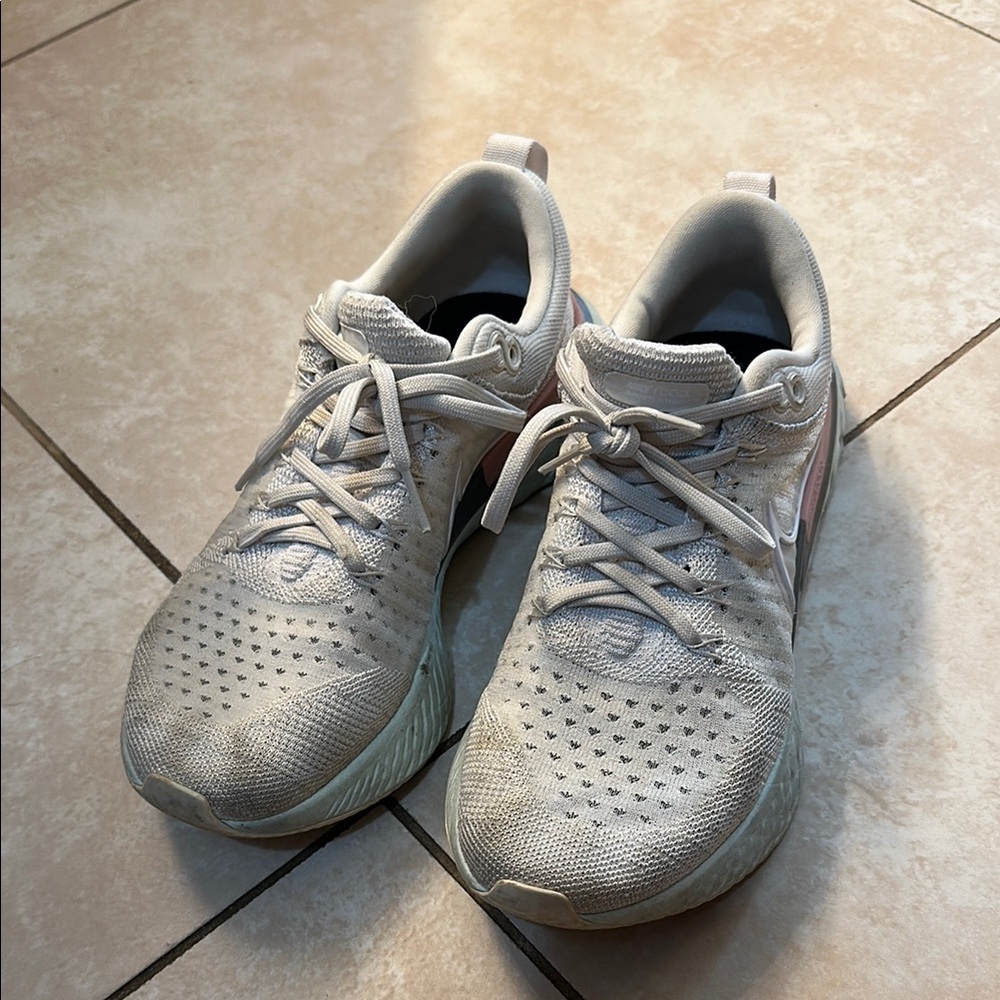 Nike Cream and Pink Athletic Shoes with React Cushioning - Picture 4 of 4